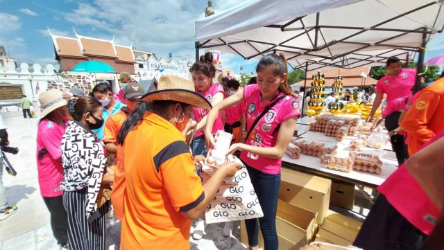 "แคทเดวิล"   แจกไข่หมื่นฟองฉลองแชมป์