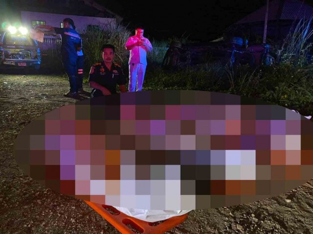 เก๋งซิ่งชนท้ายกระบะหนุ่มศรีสะเกษดับ4