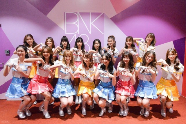 BNK48 จัดเต็ม แสดงเธียเตอร์สเตจใหม่ ทีมB III - NV