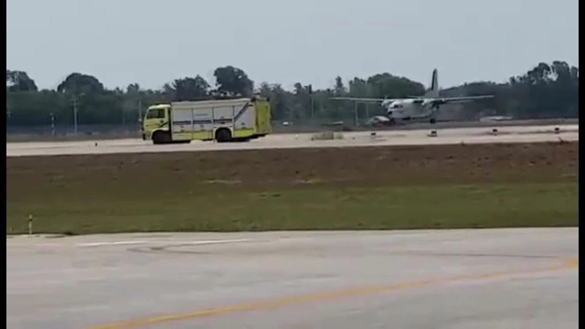 ระทึก เครื่องฟอกเกอร์ ทร.ลงจอดฉุกเฉิน ปิดรันเวย์ชั่วคราว