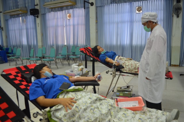 นร.โคราช บริจาคโลหิตเฉลิมพระเกียรติพระราชชนนีพันปีหลวง