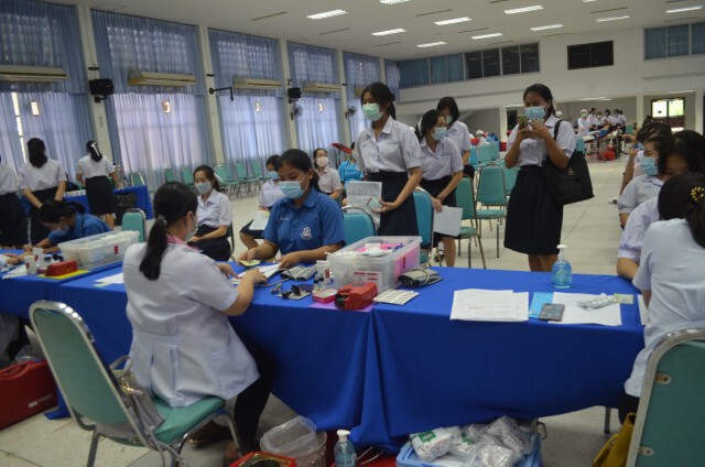 นร.โคราช บริจาคโลหิตเฉลิมพระเกียรติพระราชชนนีพันปีหลวง