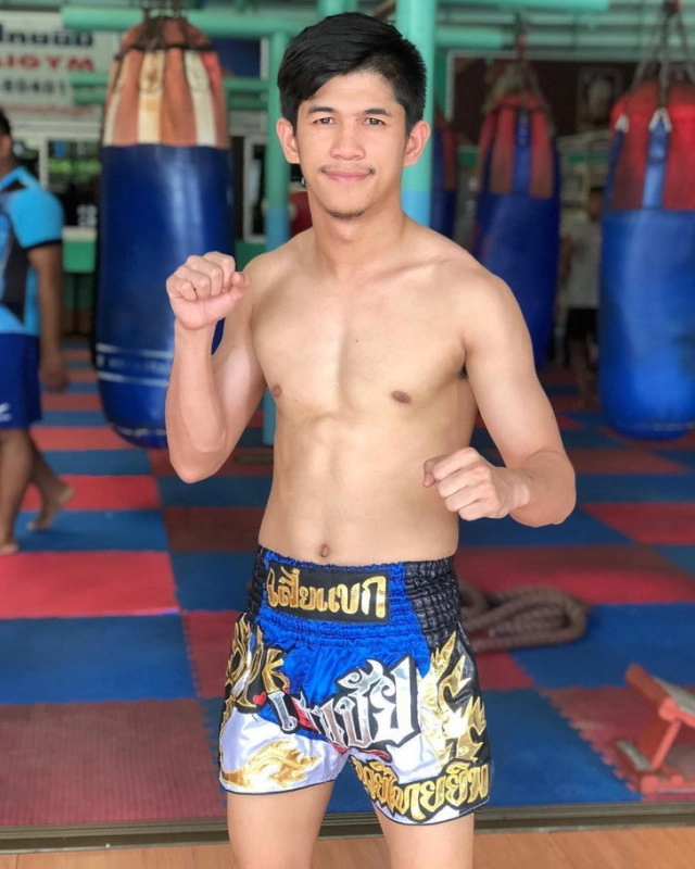 'เนเงิน' แฟน 'เจนนี่' ตอบชาวเน็ตขี้สงสัย ถามทำงานอะไร พร้อมตบท้าย 'มตส.'