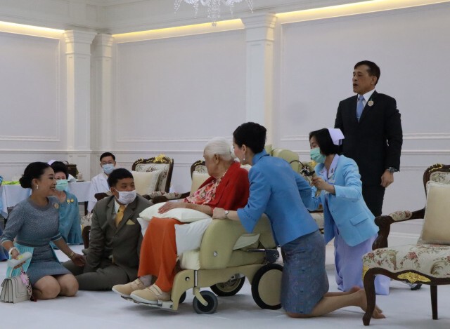 ปีติ "สมเด็จพระพันปีหลวง" เสด็จฯทรงบำเพ็ญพระราชกุศล