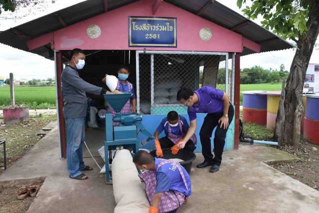 "ปลูกข้าวด้วยใจ เด็กไทยรักข้าว"-เป็นอาหารมื้อเช้า-กลางวัน