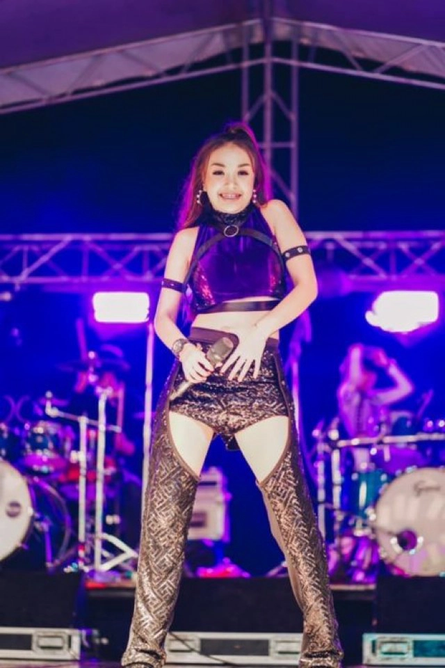 เอาอีกแล้ว คอนเสิร์ต "เจนนี่ ได้หมดถ้าสดชื่น" ไร้แมส ไม่เว้นระยะห่าง