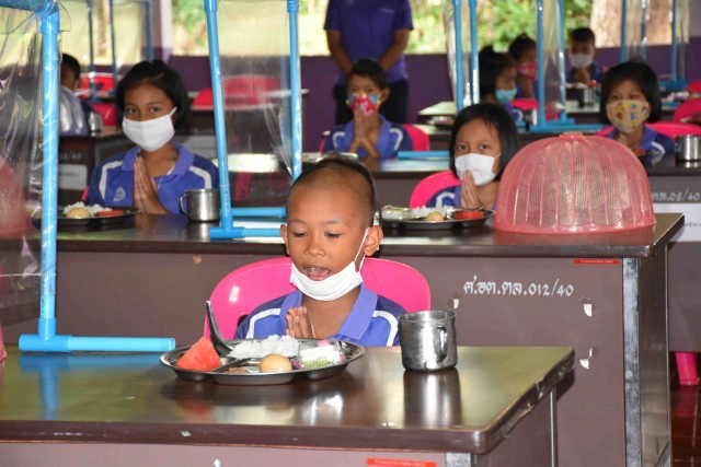 "ปลูกข้าวด้วยใจ เด็กไทยรักข้าว"-เป็นอาหารมื้อเช้า-กลางวัน