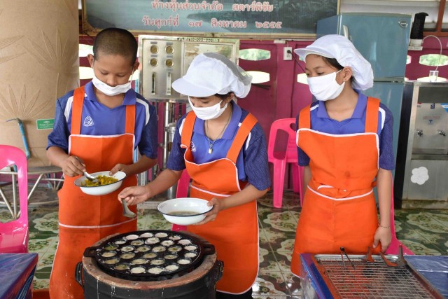 "ปลูกข้าวด้วยใจ เด็กไทยรักข้าว"-เป็นอาหารมื้อเช้า-กลางวัน