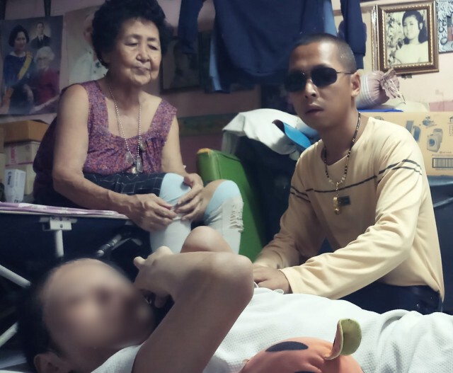สุดรันทด หญิงสมองพิการ อยู่กับย่าฝืนสังขารหาเงินเลี้ยงหลาน