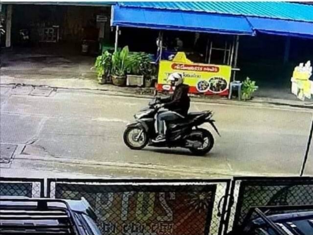 ตำรวจแกะรอยล่าโจรควงมีดเชือดคอเจ้าของร้านชำดับ