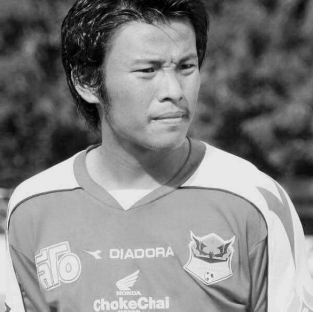 อดีตแข้งสุโขทัย ปลิดชีวิตตัวเองคาสนามบอล หลังปัญหารุมเร้า