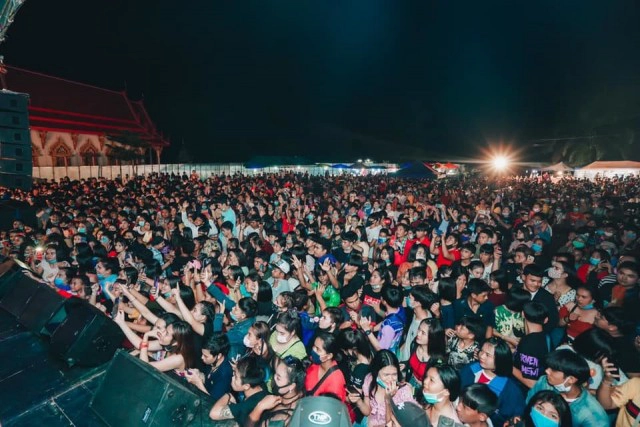 เอาอีกแล้ว คอนเสิร์ต "เจนนี่ ได้หมดถ้าสดชื่น" ไร้แมส ไม่เว้นระยะห่าง