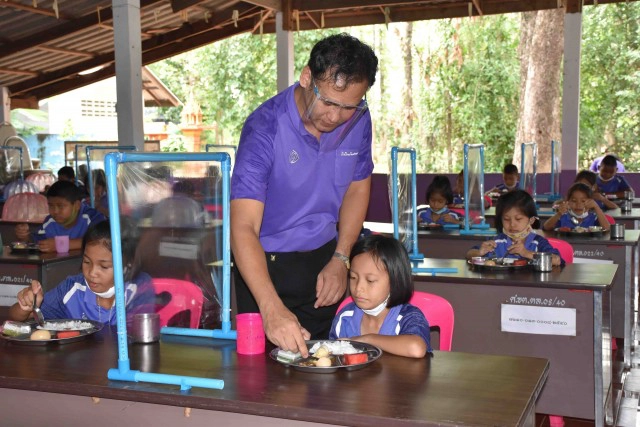 "ปลูกข้าวด้วยใจ เด็กไทยรักข้าว"-เป็นอาหารมื้อเช้า-กลางวัน