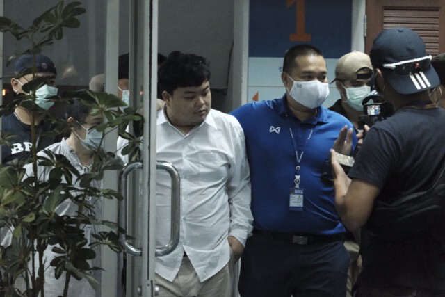 ตร.วางกำลังเข้ม - คุม "เพนกวิน" แจ้ง 7 ข้อหาพรุ่งนี้
