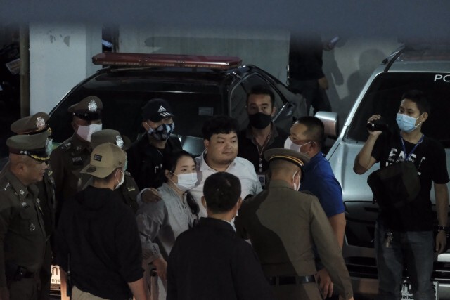 ตร.วางกำลังเข้ม - คุม "เพนกวิน" แจ้ง 7 ข้อหาพรุ่งนี้