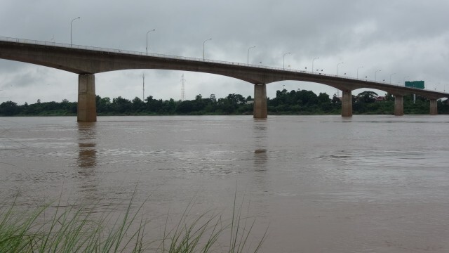 ชาวบ้านริมโขงติดตามสถานการณ์น้ำใกล้ชิดหลังน้ำโขงขึ้นฉับพลัน