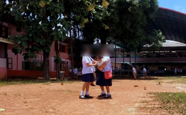 หนูน้อยวัย 10 ปี บ้านแตกต้องหอบน้องไปเลี้ยงที่โรงเรียน