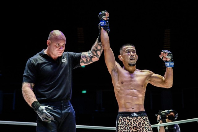 เสมาเพชรฯ คว้าชัย  มวยไทย3ยก  ONE : No Surrender II