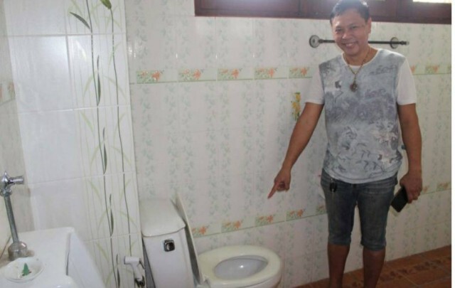 เชฟปลดทุกข์เหมือนอะไรถูก้น เปิดฝาผงะงูเห่าโผล่