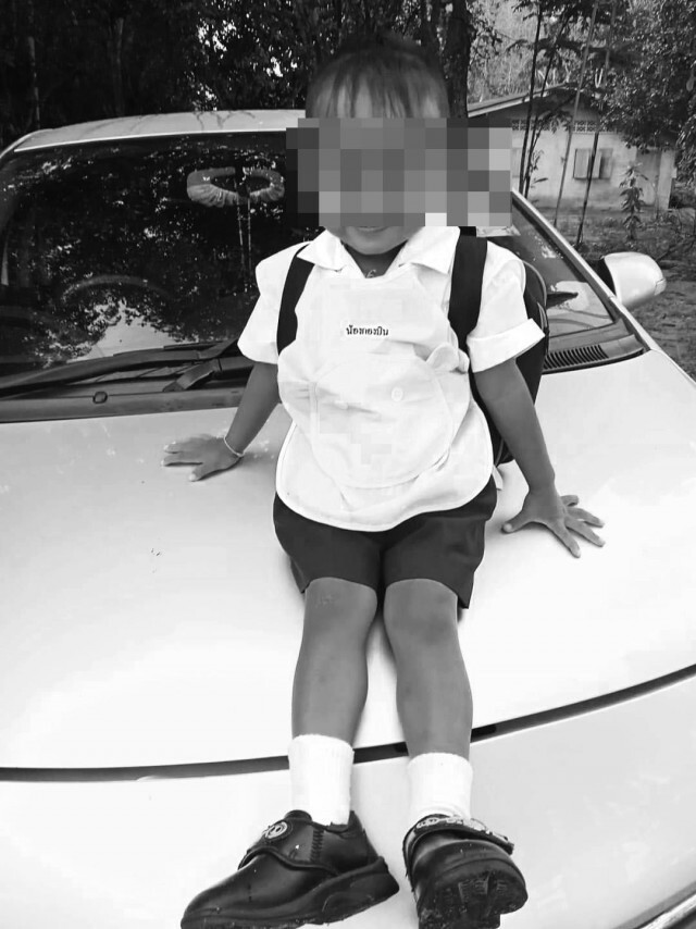 สุดยื้อ! "น้องกองบิน" ดับแล้ว หลังเด็กน้อยติดรถตู้ ครูลืมไว้ 6 ชม.