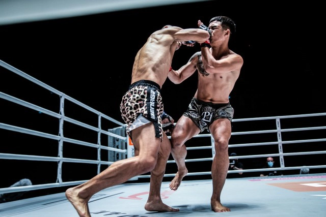 เสมาเพชรฯ คว้าชัย  มวยไทย3ยก  ONE : No Surrender II