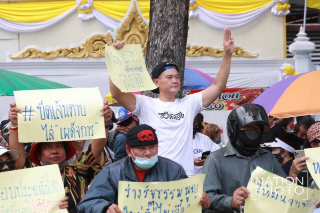 "คณะประชาชนปลดเเอก" รวมตัวชุมนุมใหญ่ ชูสัญลักษณ์เสรีภาพ