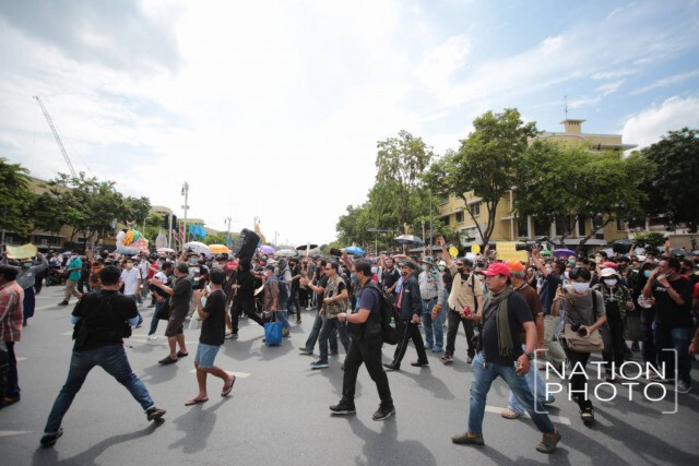 "คณะประชาชนปลดเเอก" รวมตัวชุมนุมใหญ่ ชูสัญลักษณ์เสรีภาพ