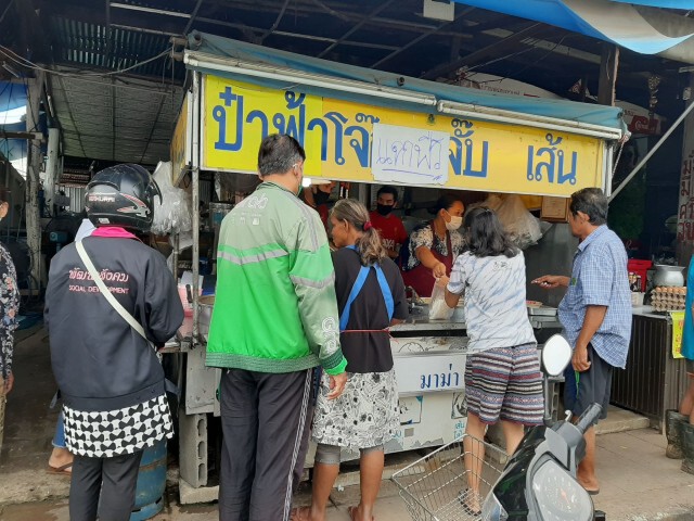 ต่อแถวกินฟรี! ร้าน โจ๊ก จั๊บ ขอนแก่น ถูกรางวัลที่ 1 รับ 12 ล้าน!