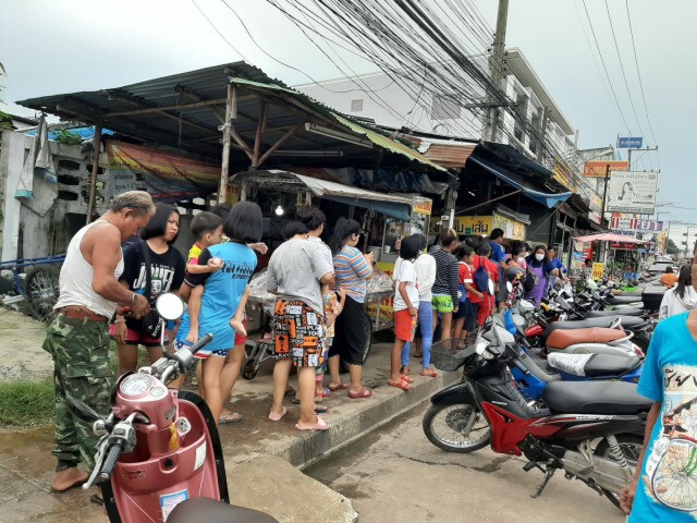 ต่อแถวกินฟรี! ร้าน โจ๊ก จั๊บ ขอนแก่น ถูกรางวัลที่ 1 รับ 12 ล้าน!