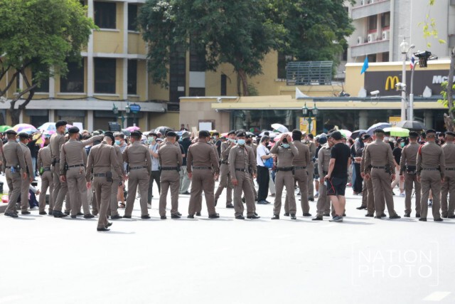 "คณะประชาชนปลดเเอก" รวมตัวชุมนุมใหญ่ ชูสัญลักษณ์เสรีภาพ