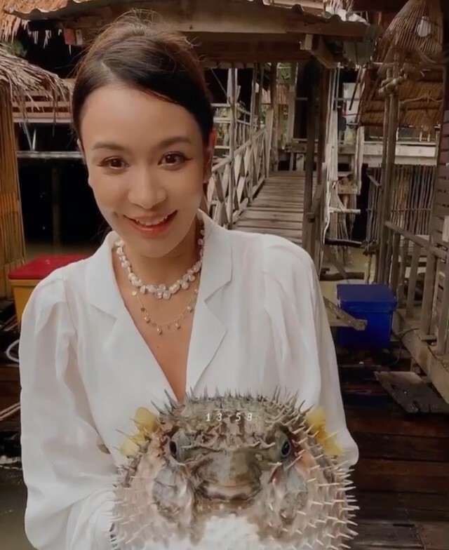 "เบนซ์ ปุณยาพร"  โพสต์คลิป อุ้มปลาปักเป้าขณะพองตัว