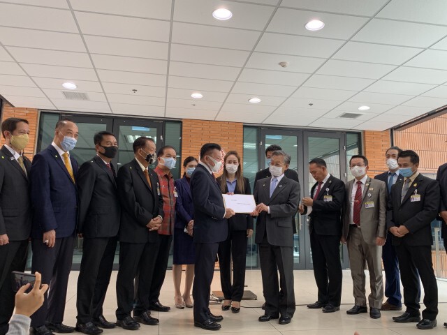 6พรรคร่วมฝ่ายค้านยื่นญัตติแก้ไขรัฐธรรมนูญ