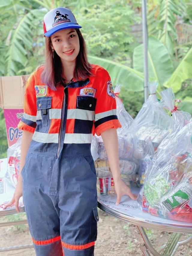 ชาวเน็ตแห่แชร์ภาพ สาวดับเพลิง เพราะความสะดุดตา