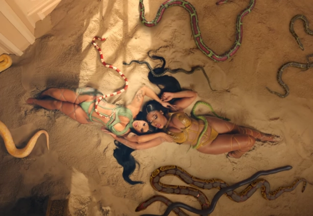 "คาร์ดี บี" ควง "เมแกน ธี สตัลเลียน" โชว์ความร้อนแรงในเพลงใหม่ "WAP"