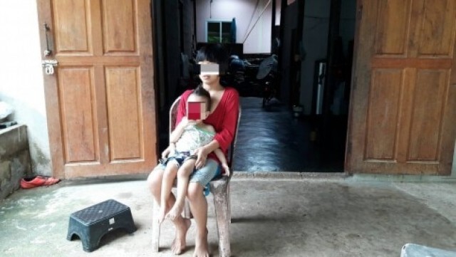 สำรวจบ้านเด็กนักเรียนชั้น ป.4 พาน้องสาว 2 ขวบไปโรงเรียนด้วย ไม่ปลอดภัย