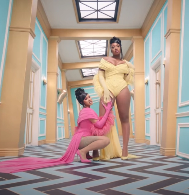 "คาร์ดี บี" ควง "เมแกน ธี สตัลเลียน" โชว์ความร้อนแรงในเพลงใหม่ "WAP"