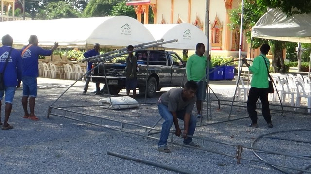 ครู-นร.ไว้อาลัยครอบครัวเสียชีวิต 3 ศพ