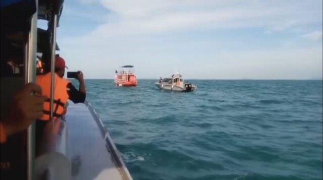 นักดำน้ำ นำร่างผู้เสียชีวิต 2 รายติดใต้ซากเรือล่มขึ้นแล้ว