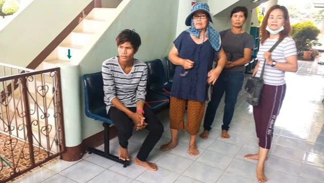 ผึ้งรุมต่อยหนุ่มเมียนมาเจ็บ4