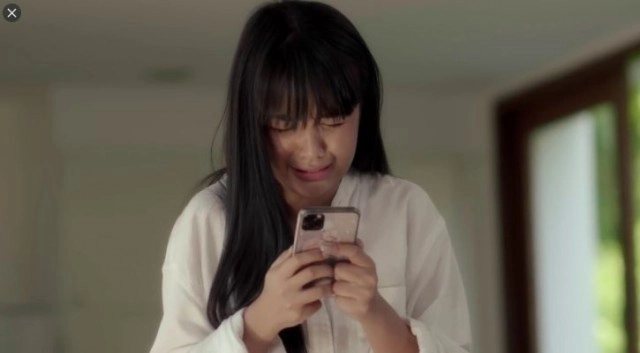 โซเชียลขุด คนนี้ใช่เจนนี่ไหม นั่งแนบชิดผู้ชายในร้านคาราโอเกะ