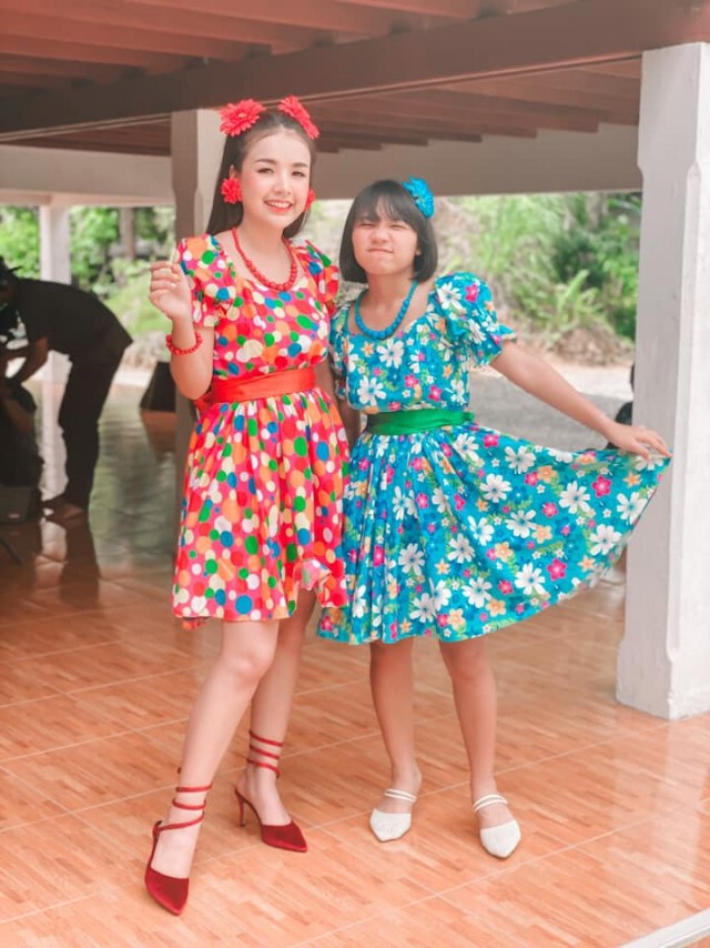 ครอบครัวเจนนี่ ลิลลี่ ถูกแฉ ชีวิตต้องป๊อป เข้าเมืองต้องเปลี่ยนชื่อ