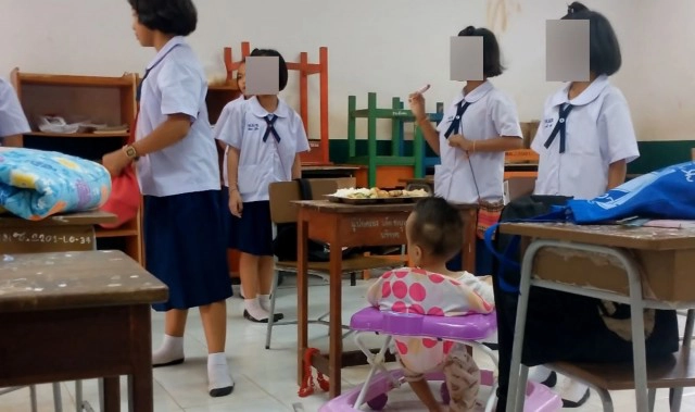ช่วยเหลือพี่ ป.4 หอบน้อง 2 ขวบไปเลี้ยงในห้องเรียน