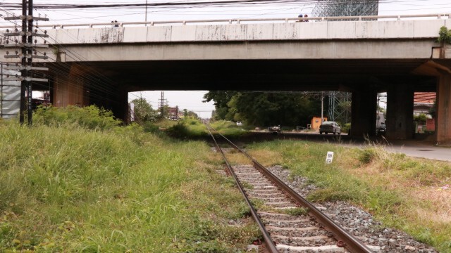 ชาวบ้านรวมตัวจี้ รถไฟปรับรูปแบบทางคู่ยกระดับผ่านเมืองโคราช