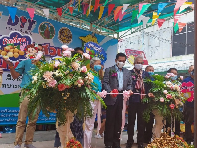 "สดจากสวน ชวนมาช๊อป" ที่ตลาดบางลำภู