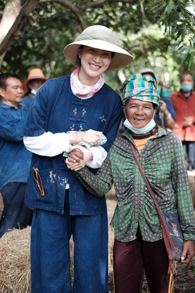 "แพนเค้ก" สลัดลุคนางเอกลุยทำนาที่สุรินทร์