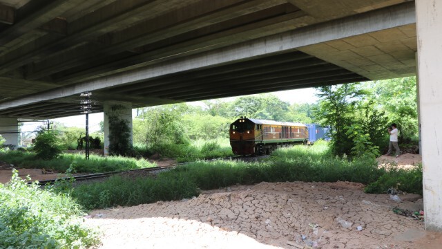 ชาวบ้านรวมตัวจี้ รถไฟปรับรูปแบบทางคู่ยกระดับผ่านเมืองโคราช