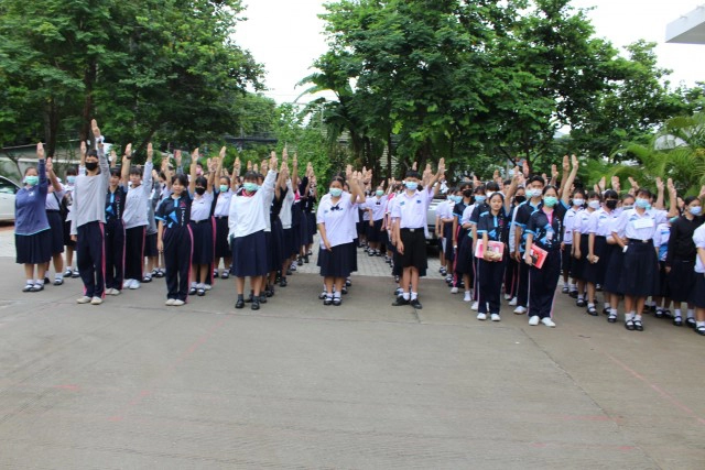 "ชู 3 นิ้วลามเชียงใหม่" เด็กนักเรียนยุพราชลั่นจะไม่ทน