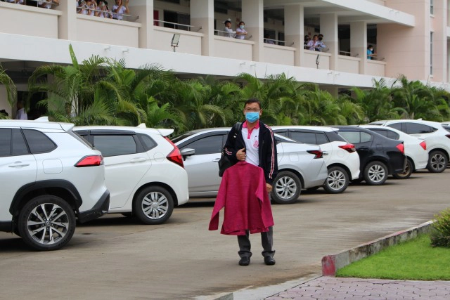 "ชู 3 นิ้วลามเชียงใหม่" เด็กนักเรียนยุพราชลั่นจะไม่ทน