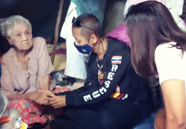 สุดเวทนา ยายพิการ รอการช่วยเหลือ บ้านไม้ผุพังแทบอยู่ไม่ไหว