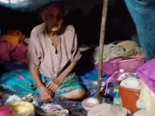 สุดเวทนา ยายพิการ รอการช่วยเหลือ บ้านไม้ผุพังแทบอยู่ไม่ไหว